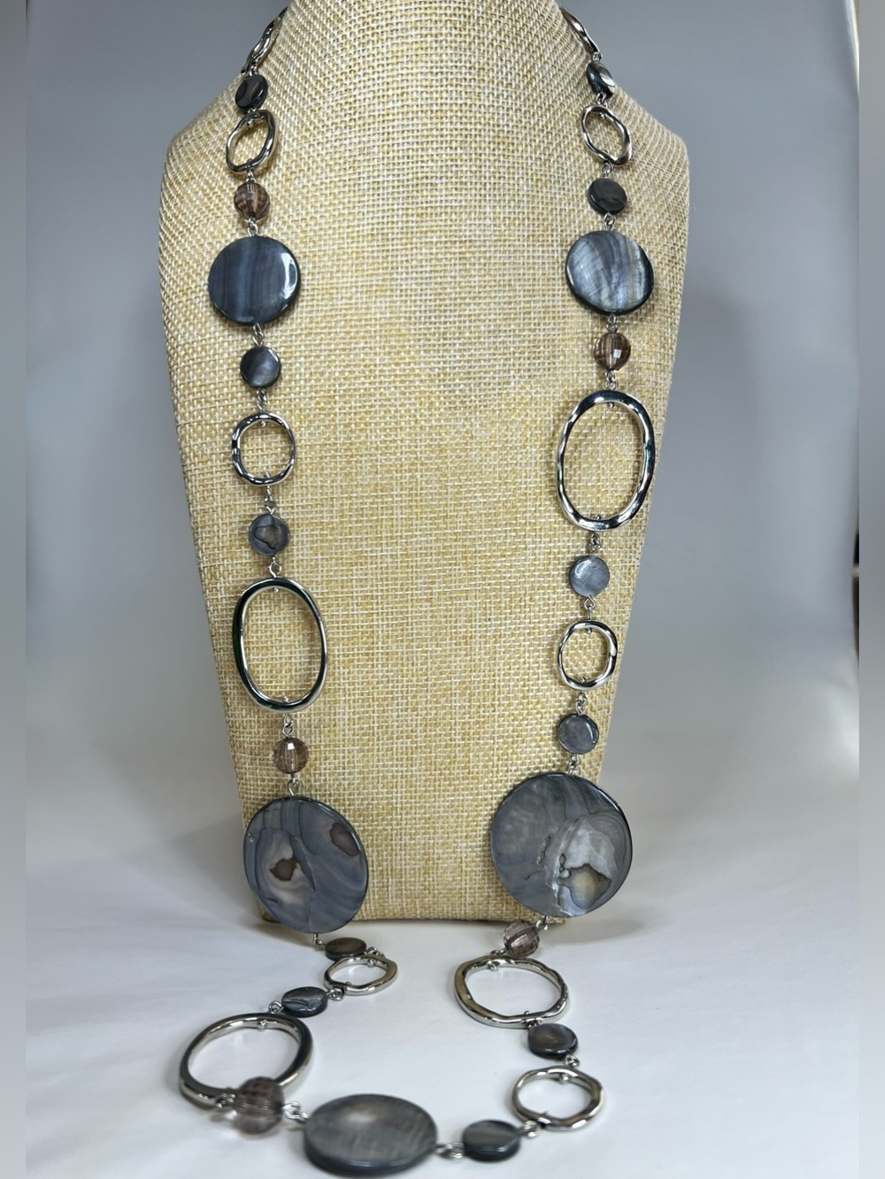 Lia Sophia NWOT bungalow Mother of Pearl resin disc boho modern silver necklace